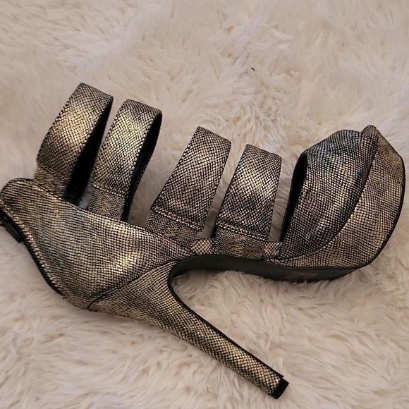 Qupid Reptile Print Metallic Platform Heels - Picture 10 of 15